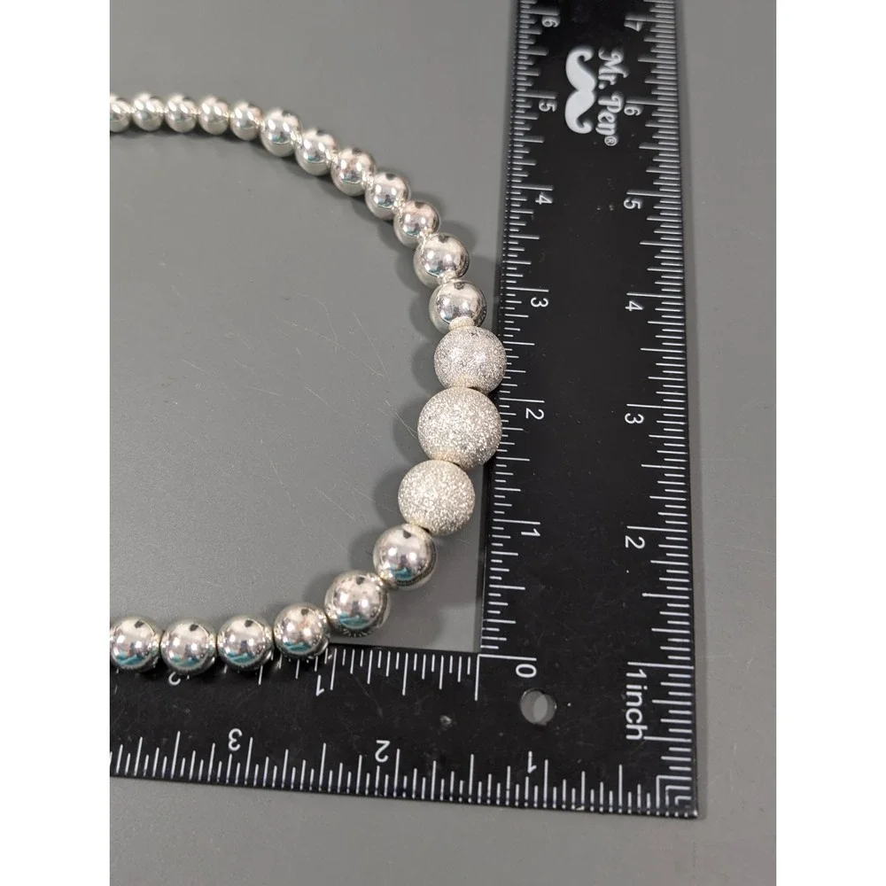 Silver Tone Textured Graduated Bead Necklace‎ Retro 19 in Elegant Lightweight
